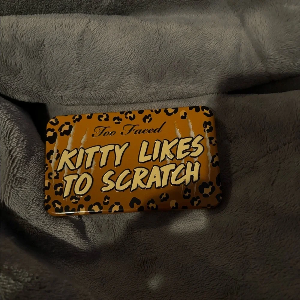 Too faced kitty likes to scratch Eyeshadow Palette with Mirror - Multi-Color